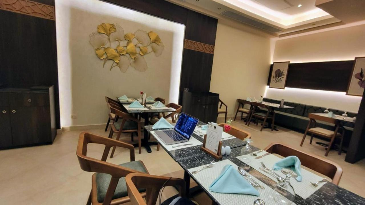 Oyster Bay Beach Resort 아부 다밥 외부 사진